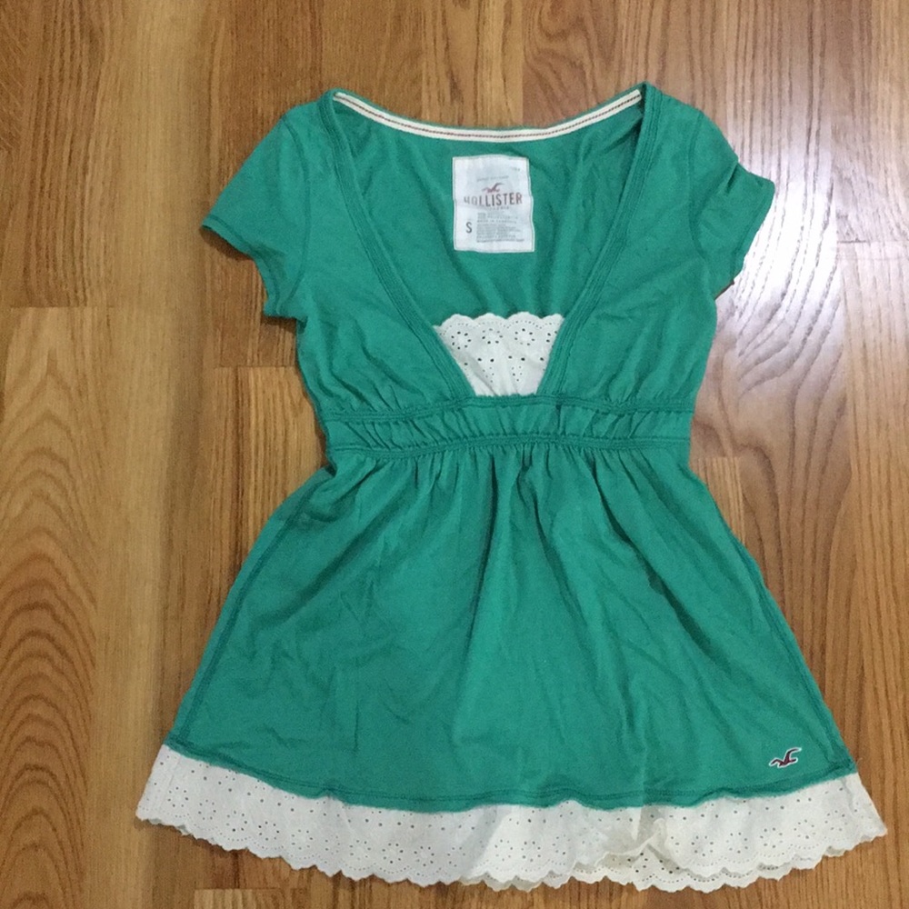 Hollister Empire Waist tip with lace detail Small